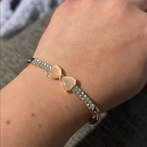 Elegant Peach two heart bow bracelet - Picture 6 of 6